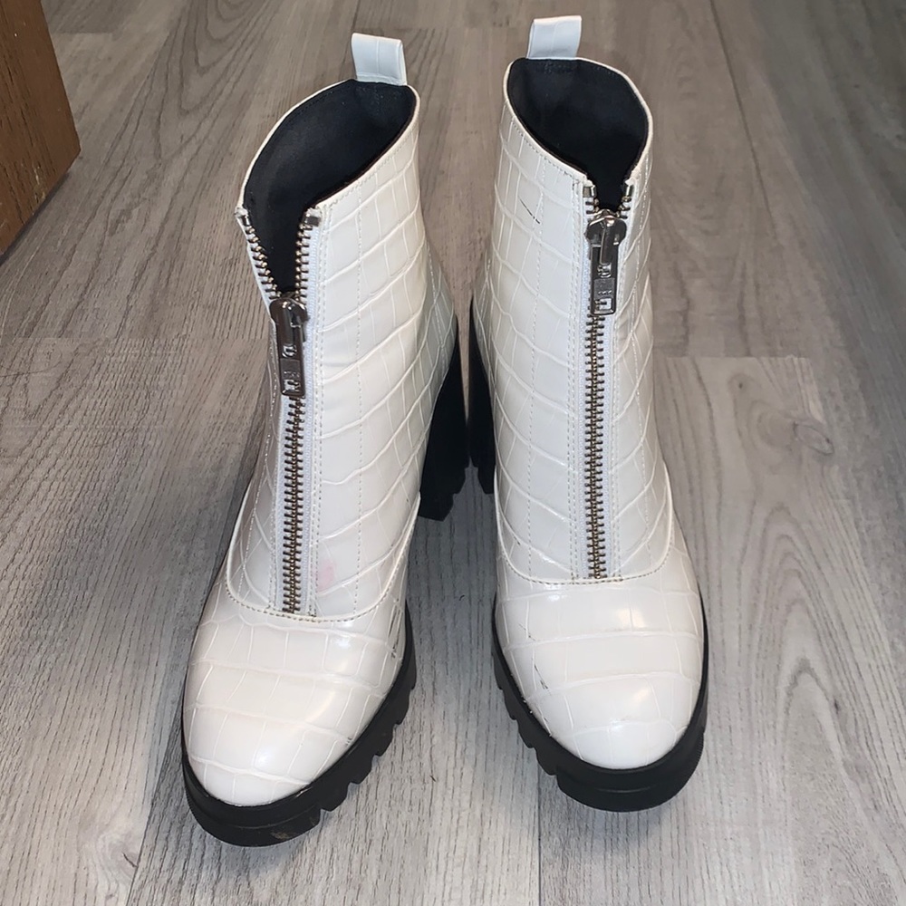 Zip up block heeled booties